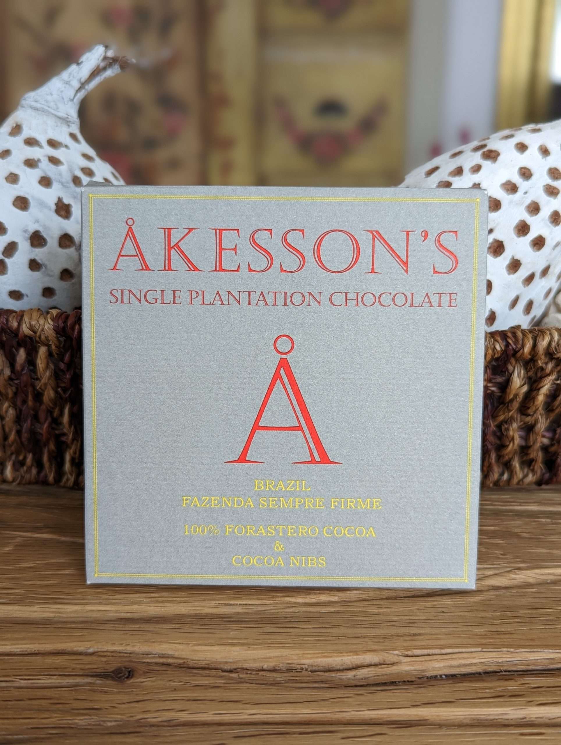 Scopri di più sull'articolo Chocolate Akesson’s 100% Forastero Cocoa & Cocoa Nibs Fazenda Semper Firme – Brasile