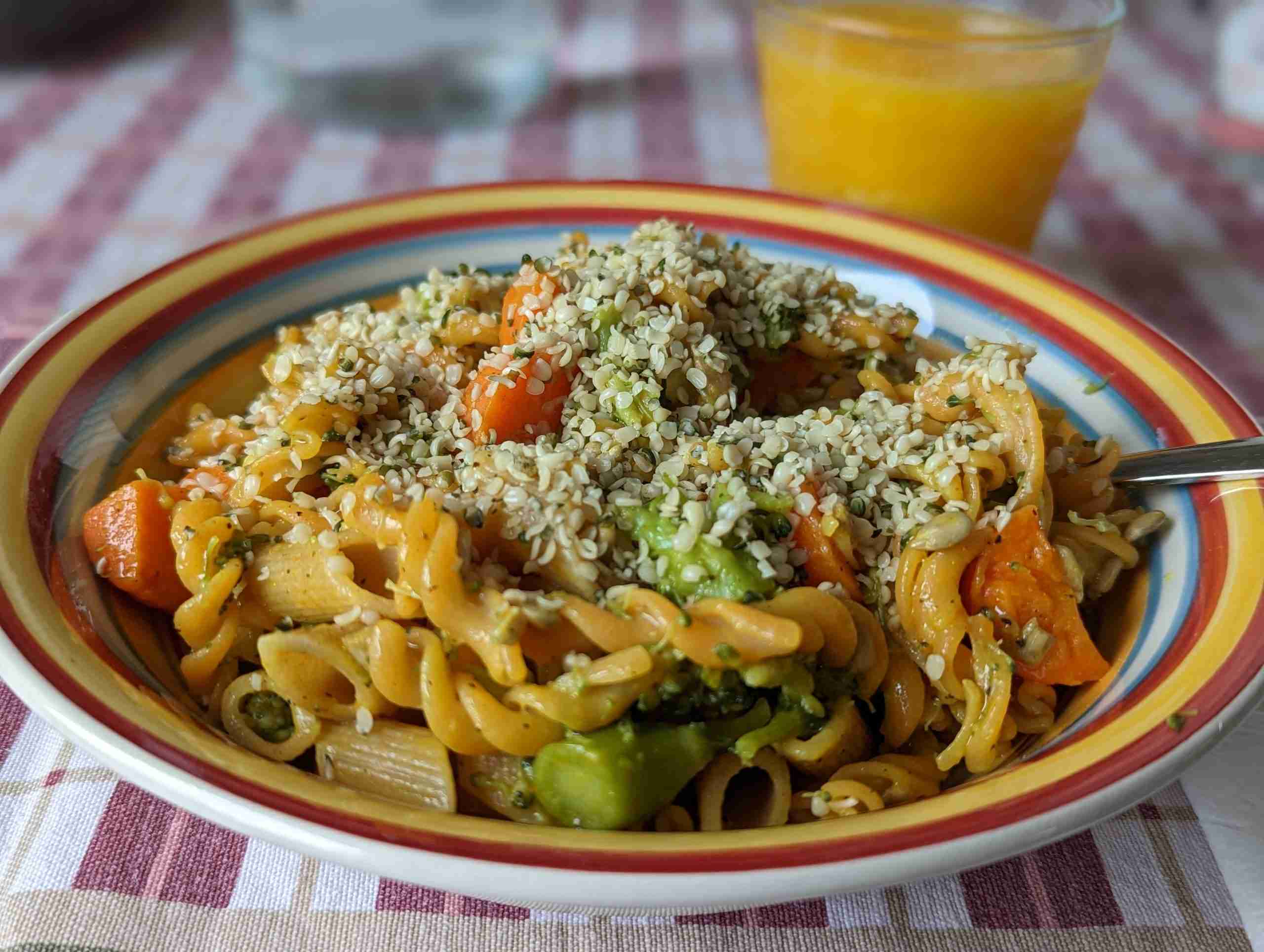 Scopri di più sull'articolo Idea pranzo facile e salutare: pasta di lenticchie e grano integrale